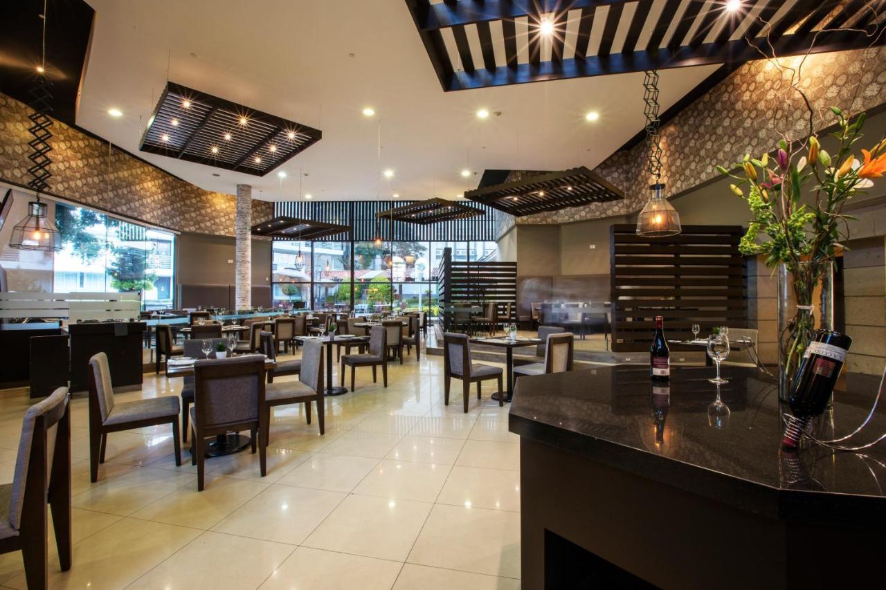 Krystal Satelite Maria Barbara Tlalnepantla (Morelos) Exterior foto The interior of the restaurant