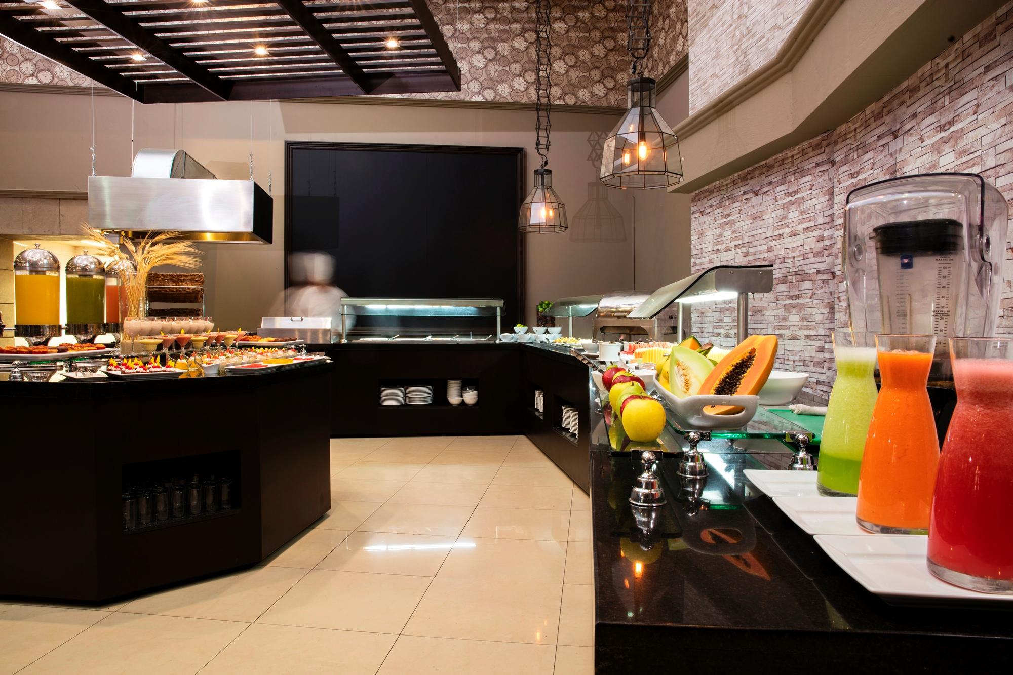 Krystal Satelite Maria Barbara Tlalnepantla (Morelos) Exterior foto A buffet at a hotel