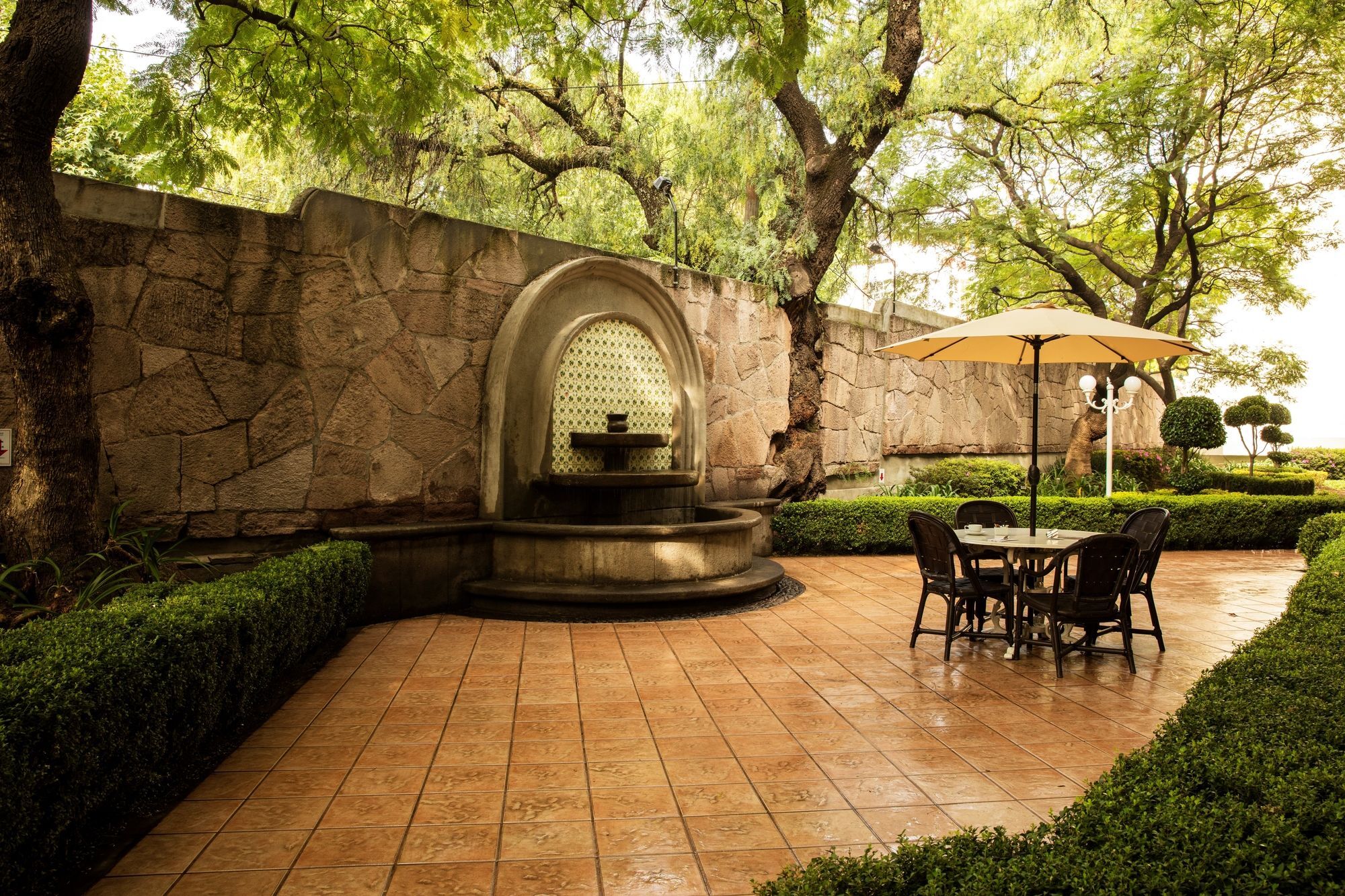 Krystal Satelite Maria Barbara Tlalnepantla (Morelos) Exterior foto Fountain at the Four Seasons Hotel