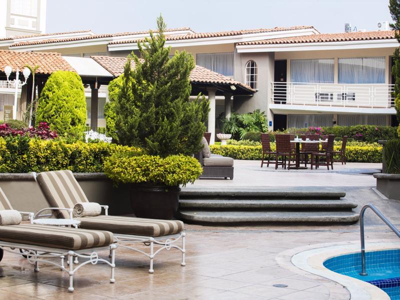 Krystal Satelite Maria Barbara Tlalnepantla (Morelos) Exterior foto The pool at the hotel