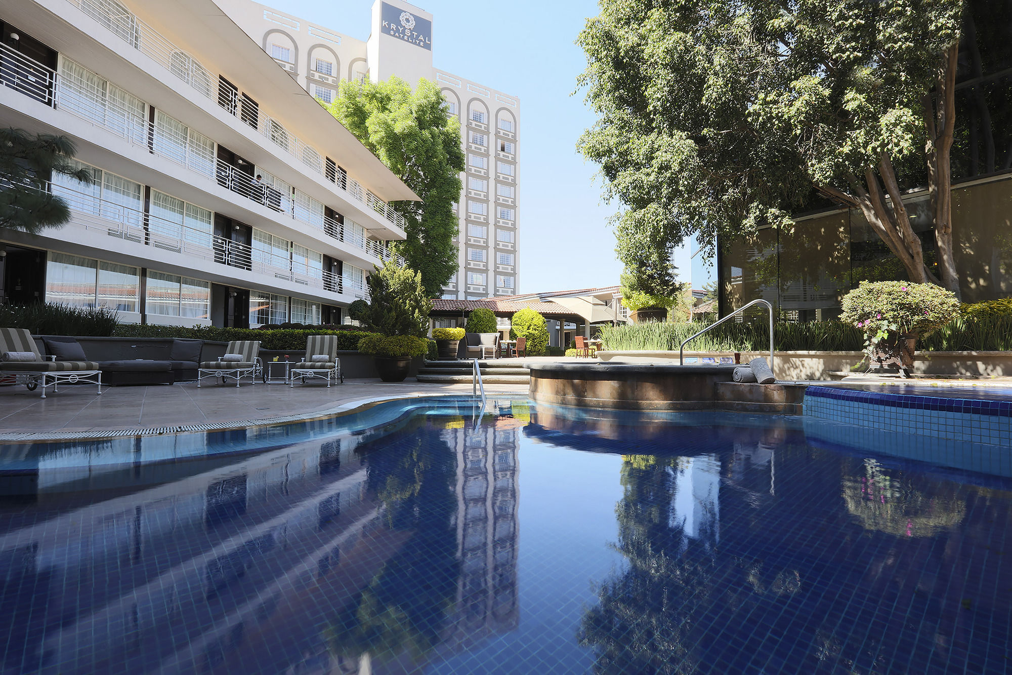 Krystal Satelite Maria Barbara Tlalnepantla (Morelos) Exterior foto The pool at the hotel
