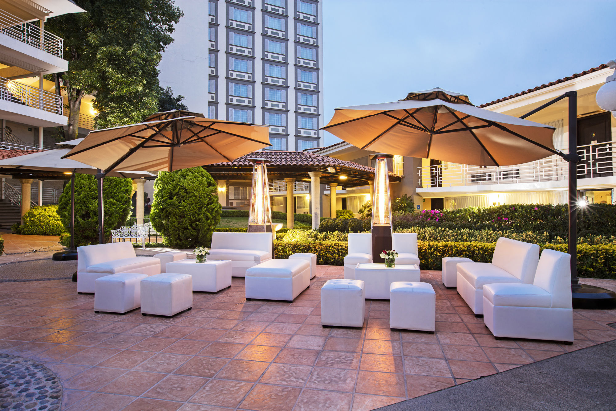 Krystal Satelite Maria Barbara Tlalnepantla (Morelos) Exterior foto The hotel's courtyard